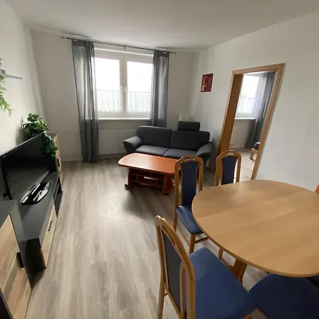 80 Qm Drei Schlafzimmer Und Wohnzimmer Monteurhandwerkerwohnung *