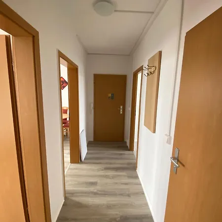 80 Qm Drei Schlafzimmer Und Wohnzimmer Monteurhandwerkerwohnung