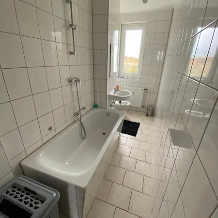 80 Qm Drei Schlafzimmer Und Wohnzimmer Monteurhandwerkerwohnung