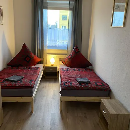 80 Qm Drei Schlafzimmer Und Wohnzimmer Apartment *