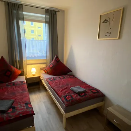 80 Qm Drei Schlafzimmer Und Wohnzimmer Monteurhandwerkerwohnung Apartment Wefensleben